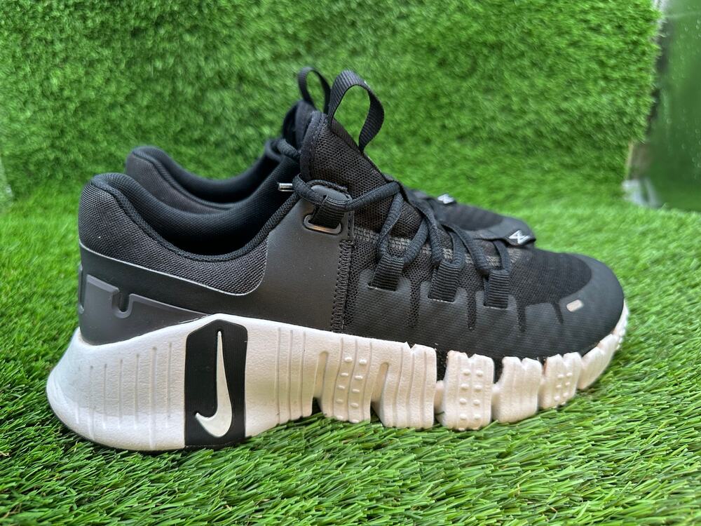 Nike Free Metcon 5 DV3950-001 Athletic Sneaker Women's 8.5 Black Mesh Jogging